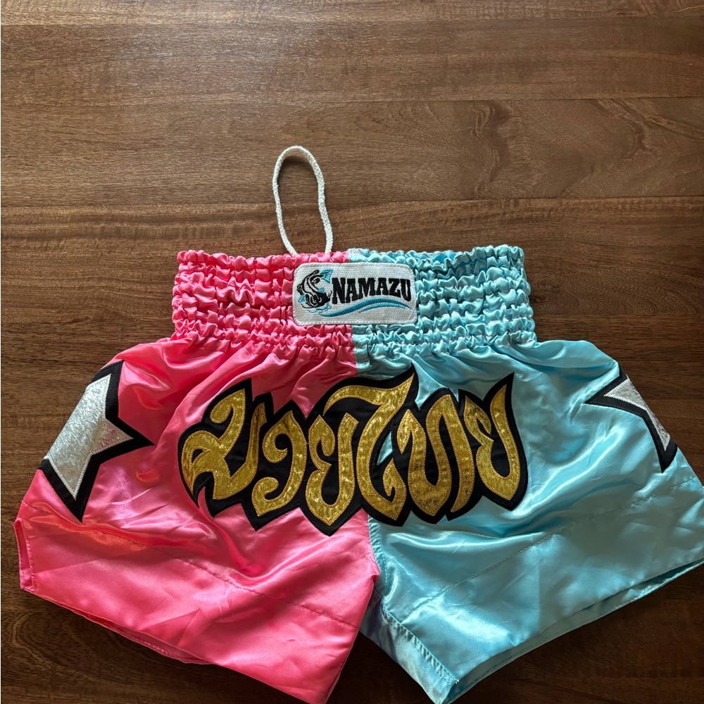 Muay Thai Boxing Shorts Asia Large/America Small  NEW